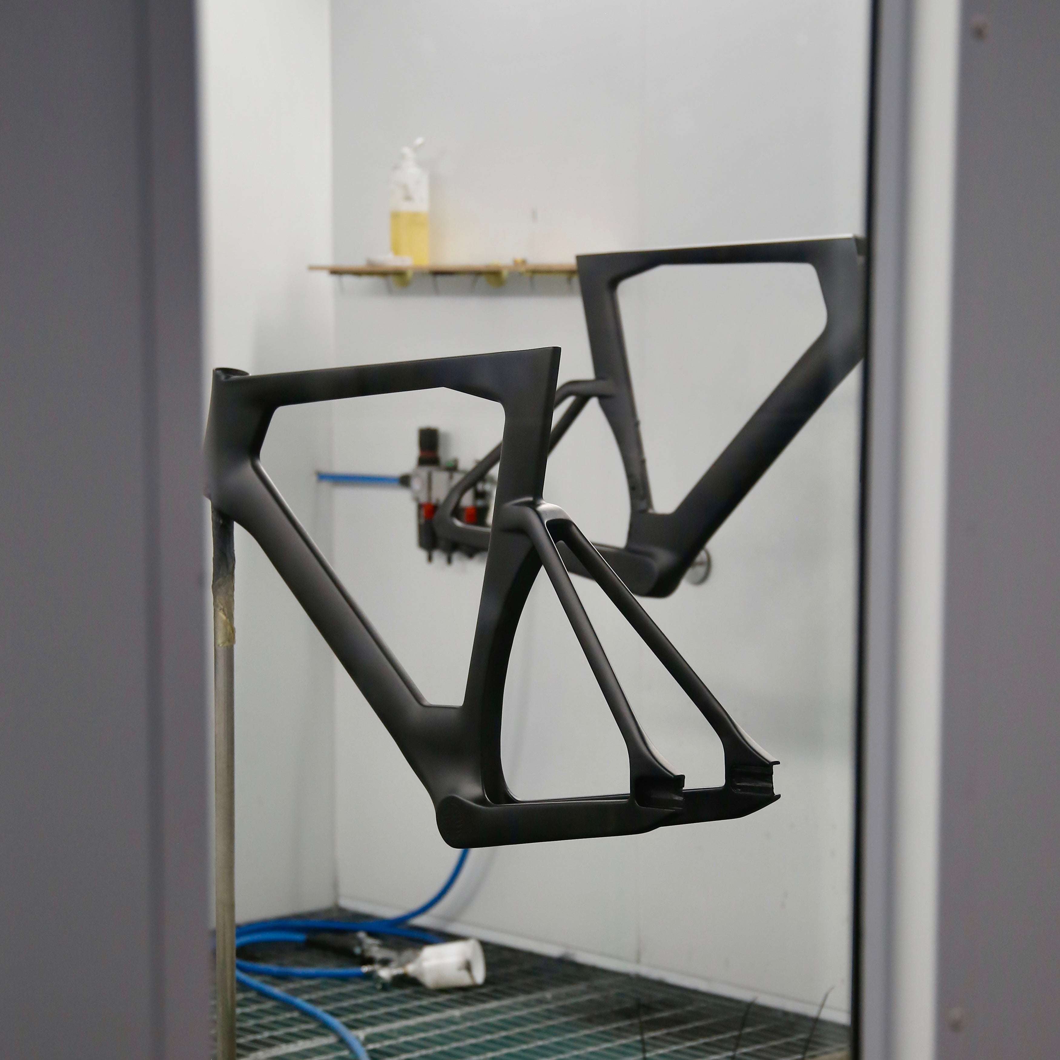 Handsling Installs Professional Spray Booth