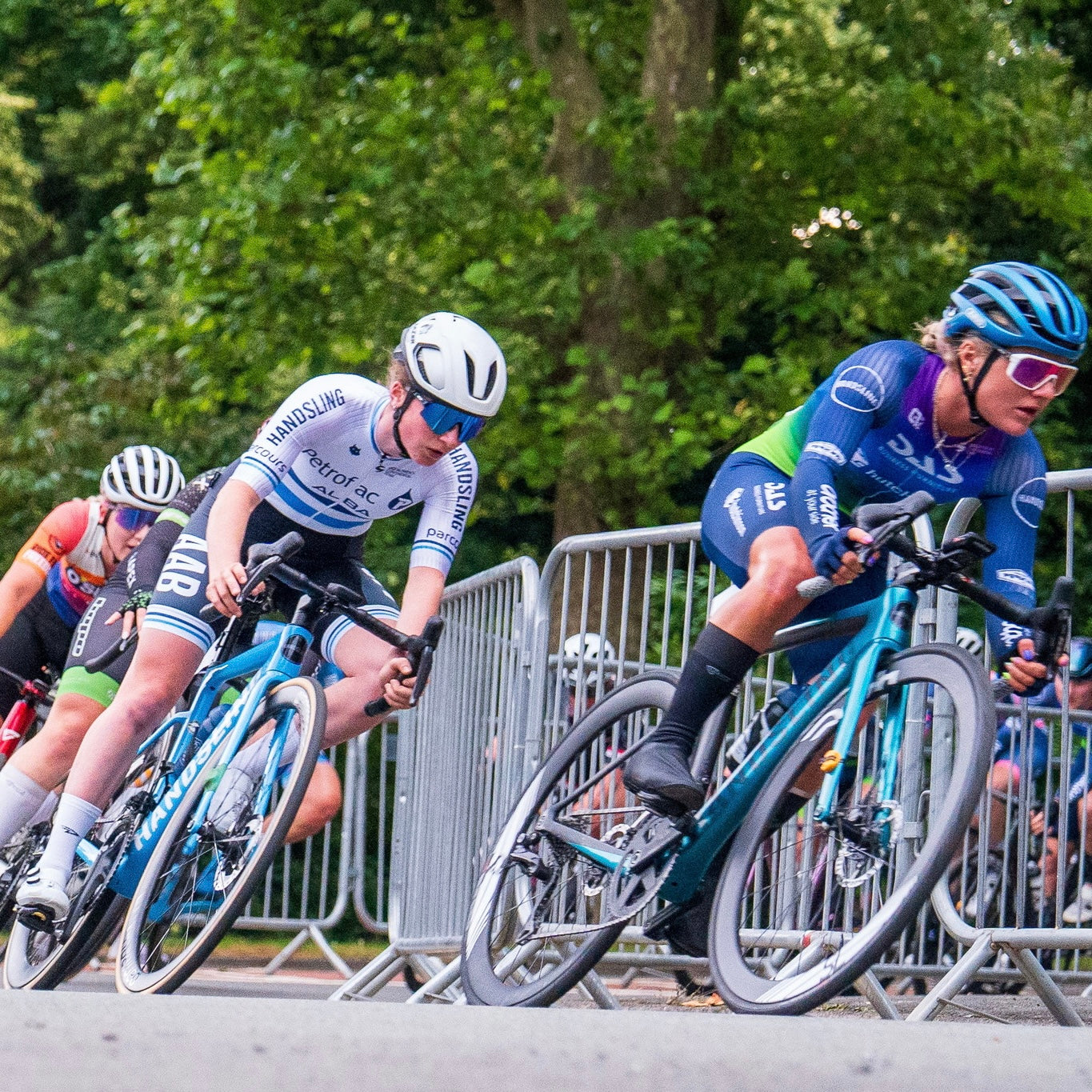 Handsling Dominates UK National Circuit Series