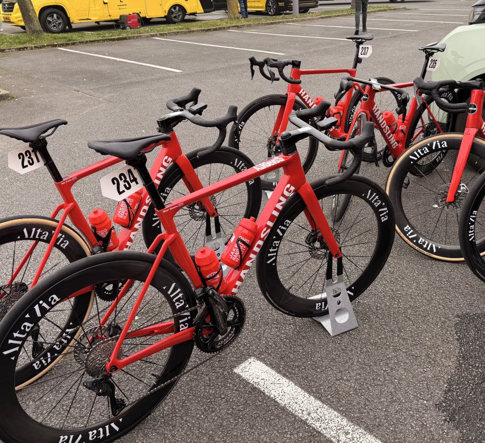 Jakroo‑Handsling A1R0evoS stolen, but the team rides on!