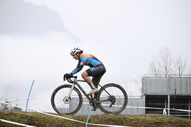 Elite Cyclocross Rider Maite Barthels Races Handsling CEXevo