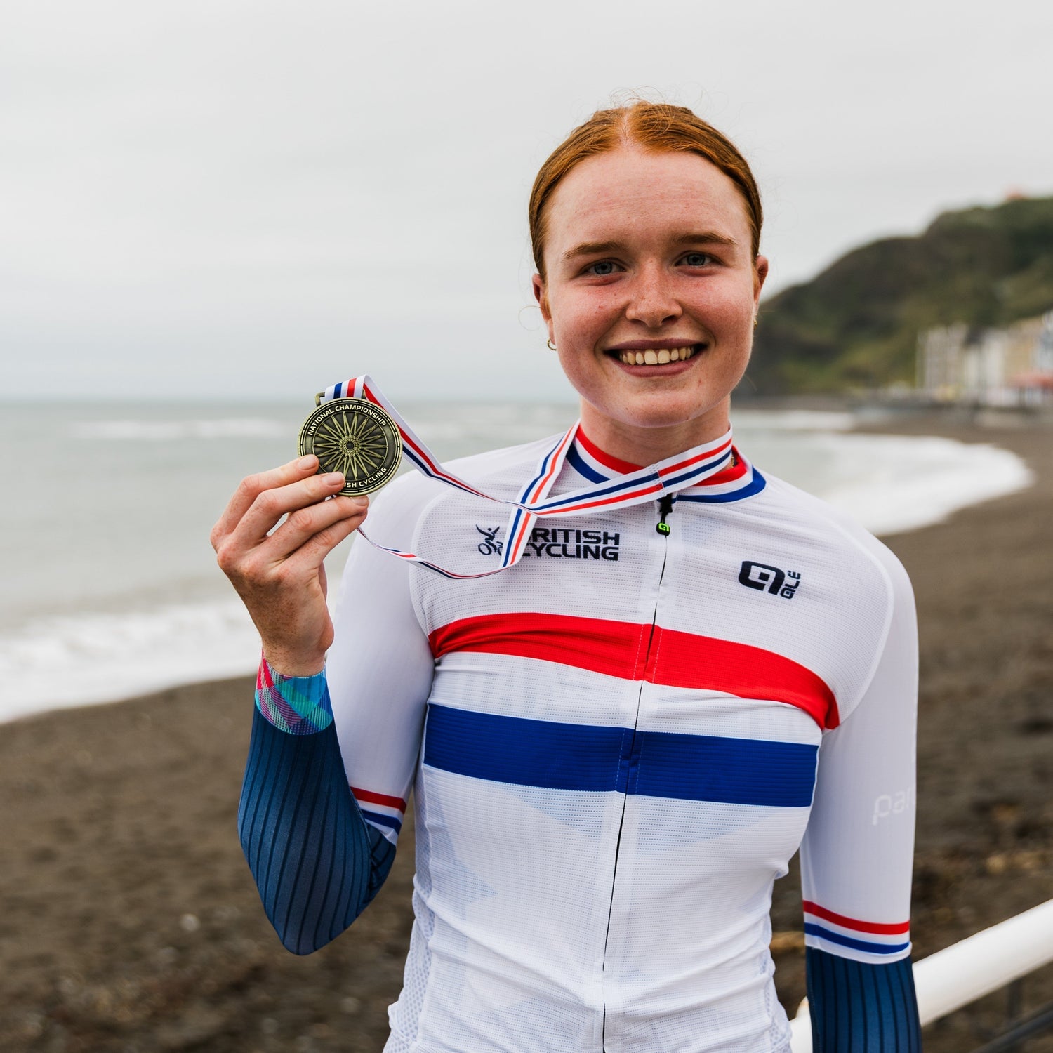 Handsling-Alba take the win!