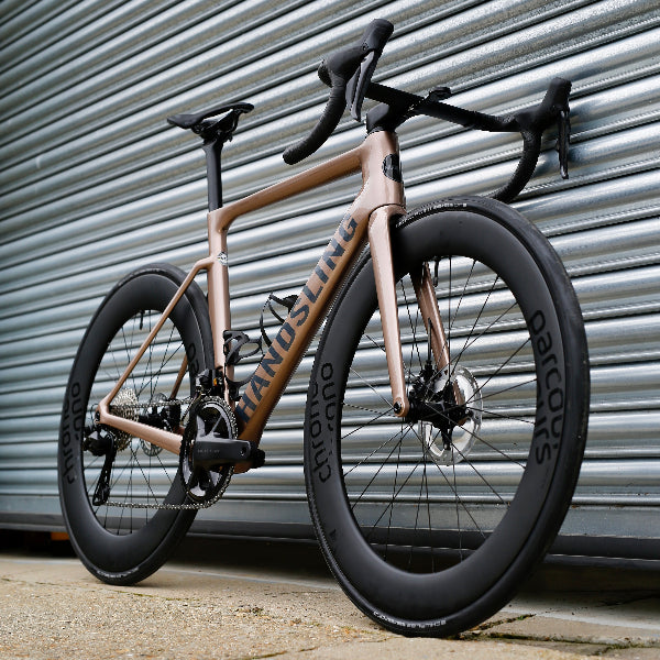 Handsling A1R0evoS in the Tarnished Gold frame colour