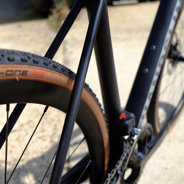 Handsling CEXevo Shimano 105 Di2 Cyclocross Bike