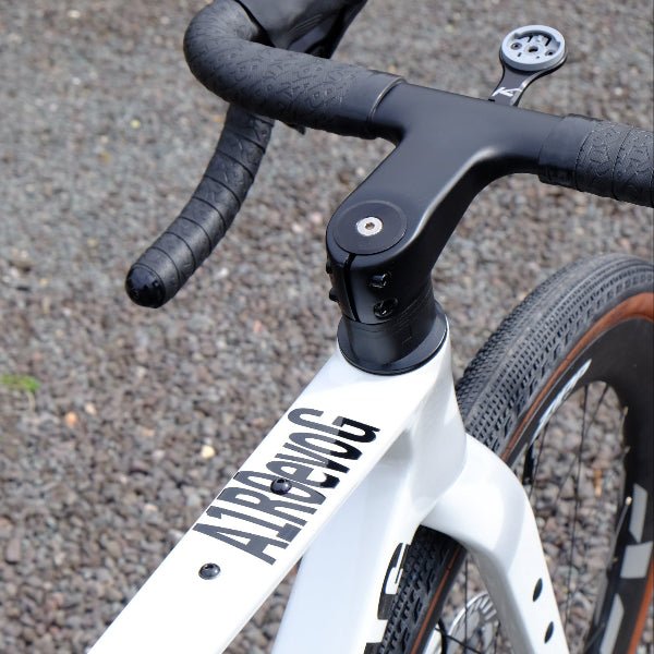 Handsling A1R0evoG Shimano GRX Di2 white gravel bike with Zipp wheels.
