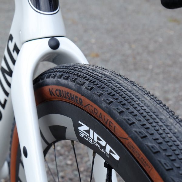 Handsling A1R0evoG Shimano GRX Di2 white gravel bike with Zipp wheels.