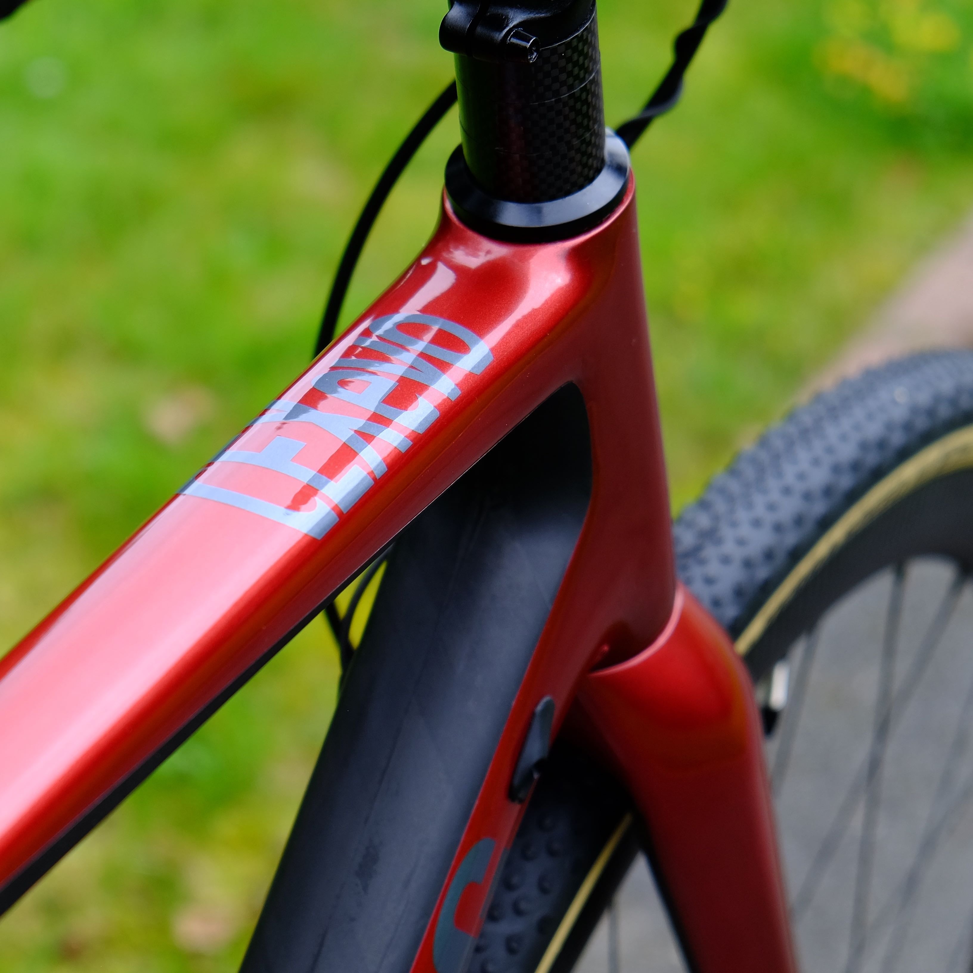 Handsling CEXevo Shimano GRX Di2 11-speed Gravel Bike