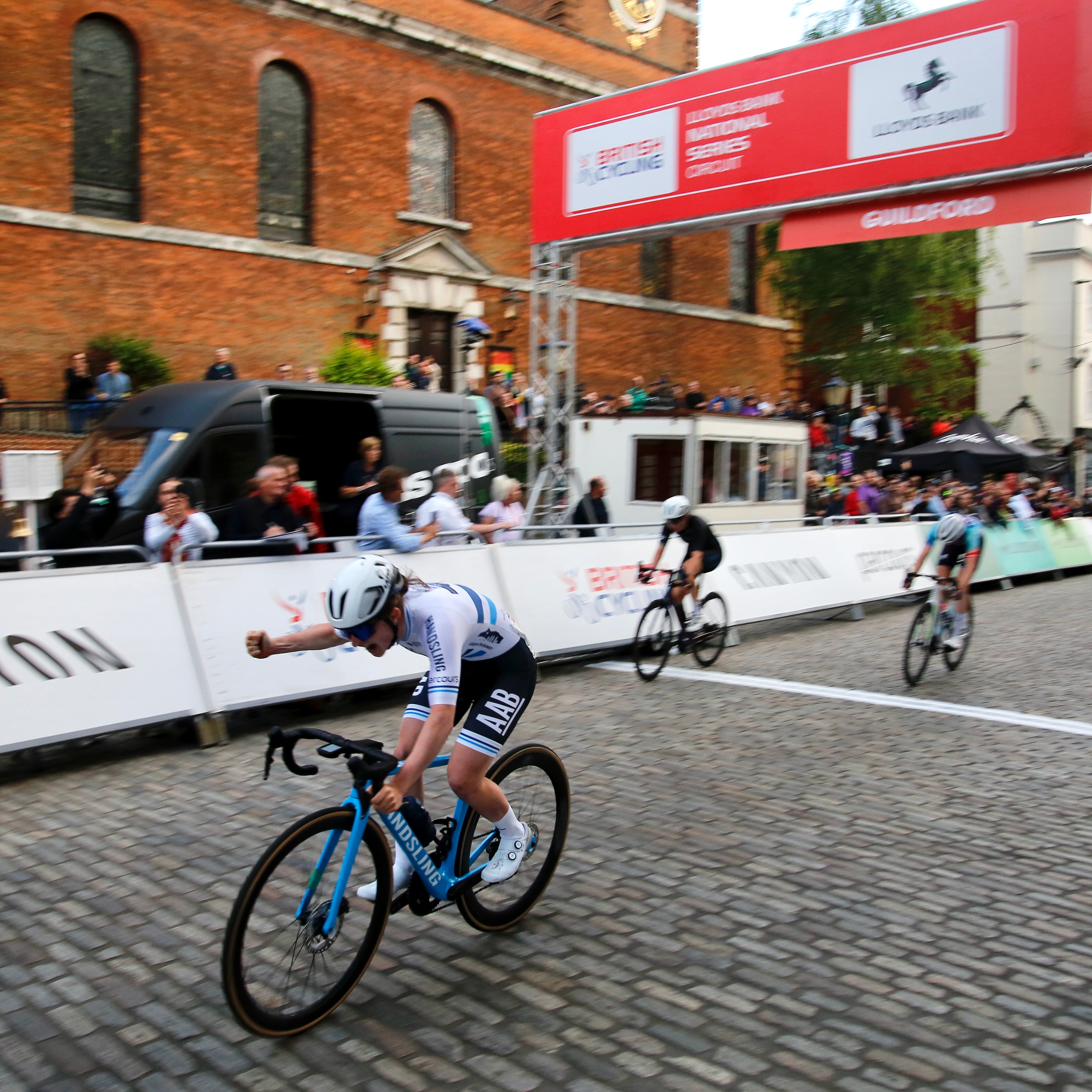 Guildford Crit Victory for Handsling rider Eilidh Shaw
