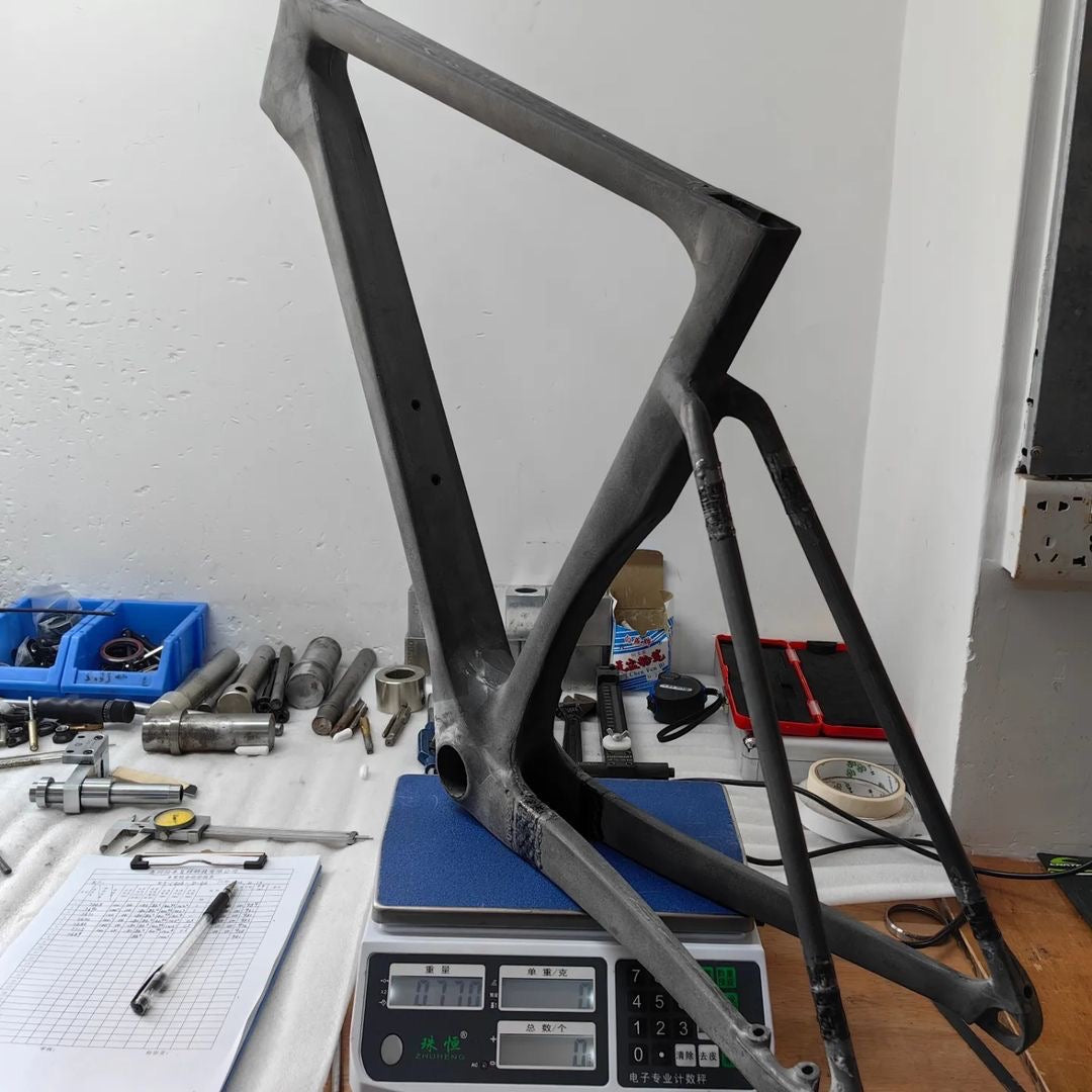Handsling to launch lightweight version of A1R0evo road frame