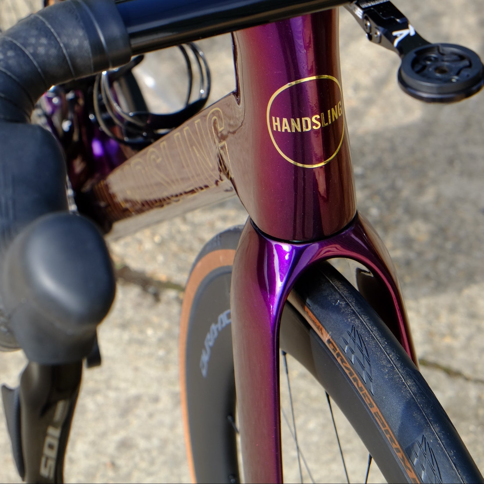 Handsling A1R0evoS Shimano 105 Di2 purple road bike