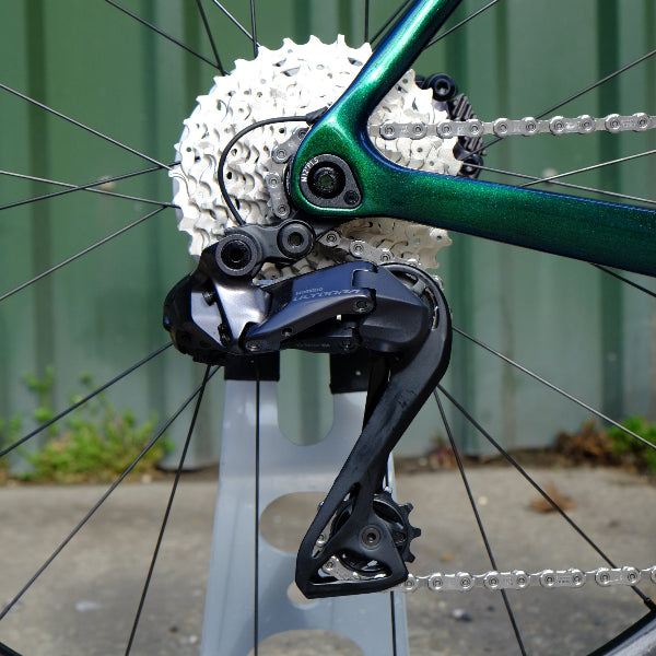 Handsling A1R0evoS Shimano Ultegra Di2 road bike in Marine Dream colour. 