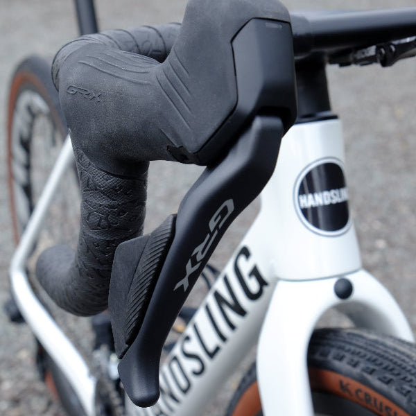 Handsling A1R0evoG Shimano GRX Di2 white gravel bike with Zipp wheels. 